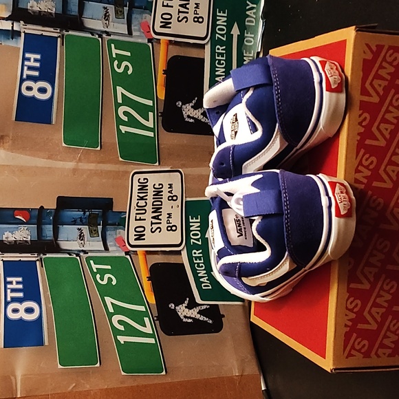 Vans - Picture 3 of 5